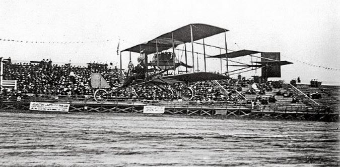 Air-meet-1910-Lincoln-Beachey-in-a-Curtiss-design-with-the-crowd-in-the-stands John Garrett Collection.